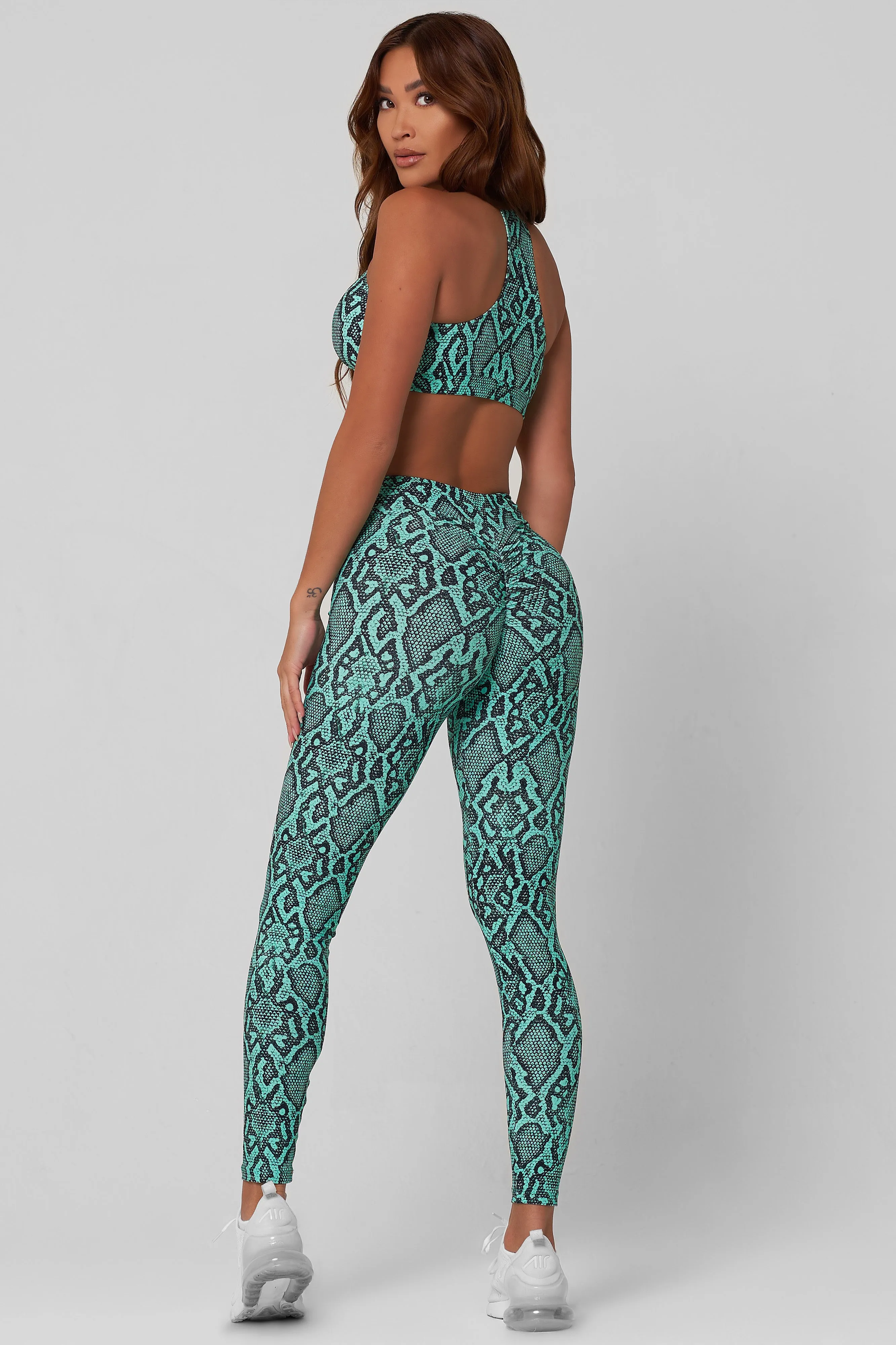 Jump Core Boa V-Cut Scrunch Legging
