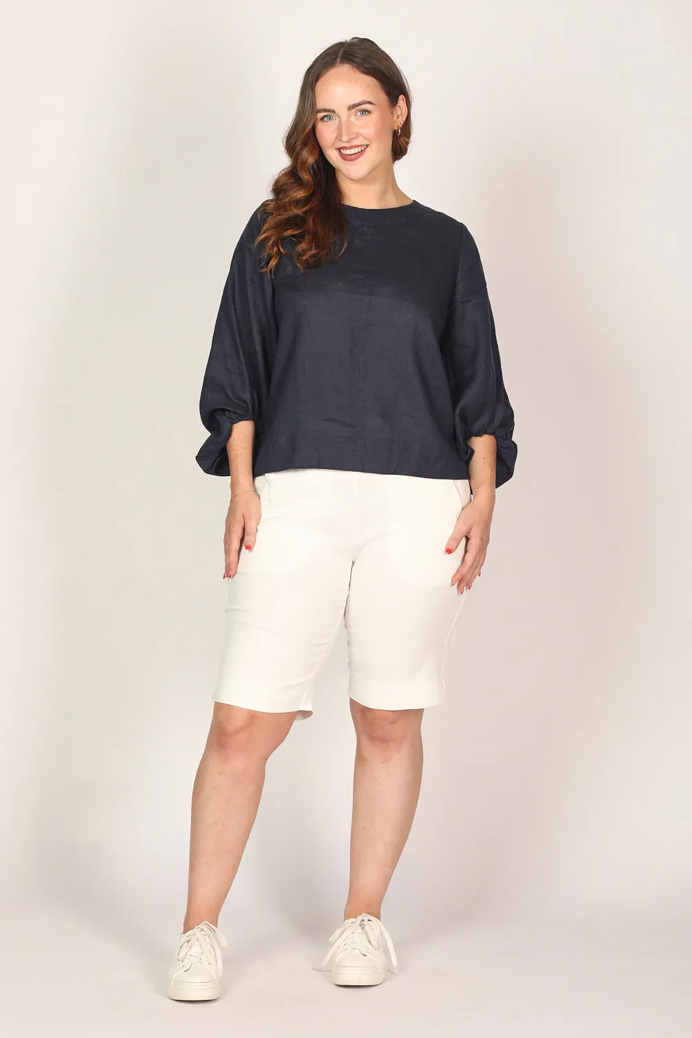 mountain style Stretch Capri Short in White