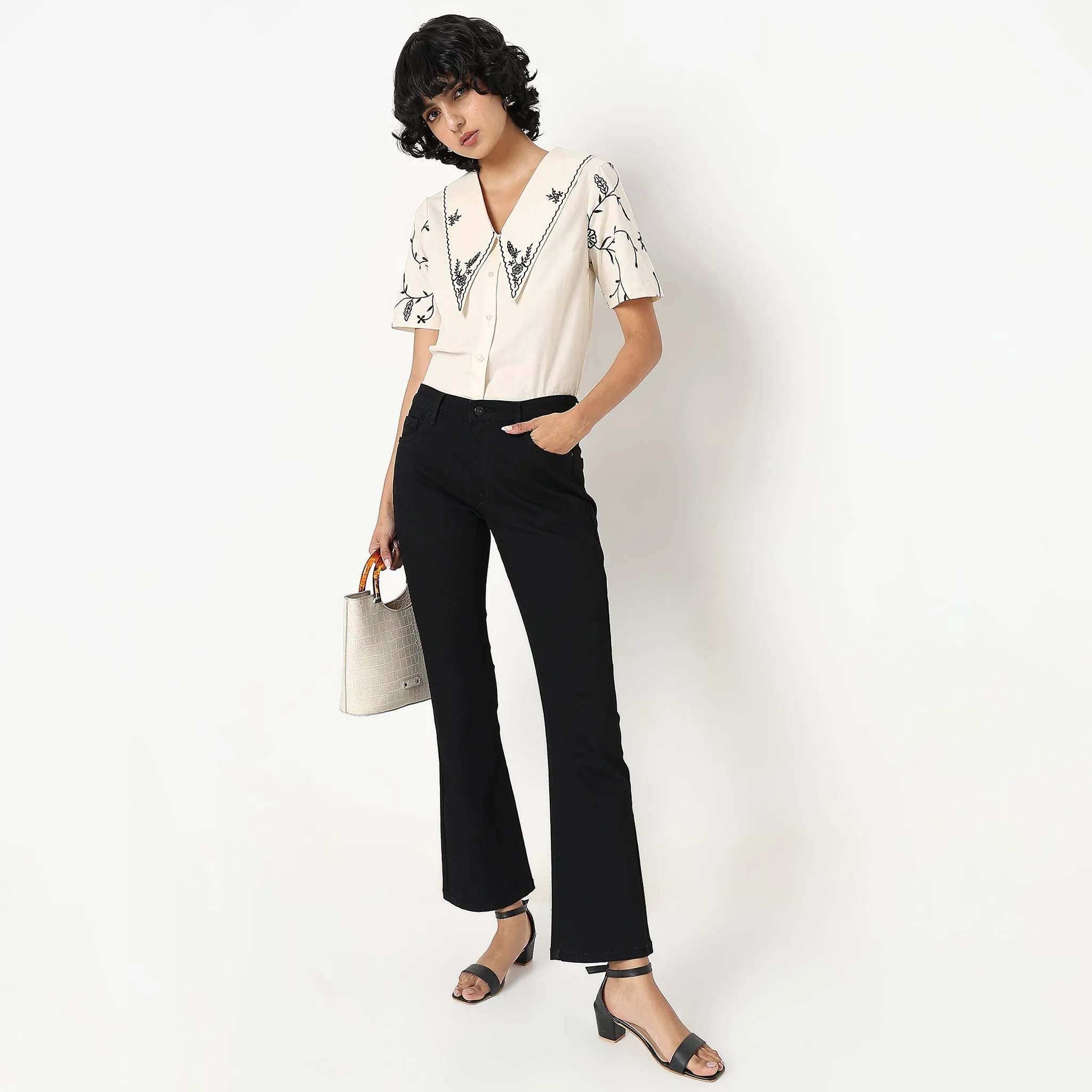 Concert Vibe Boot Cut Solid Mid Rise Jeans