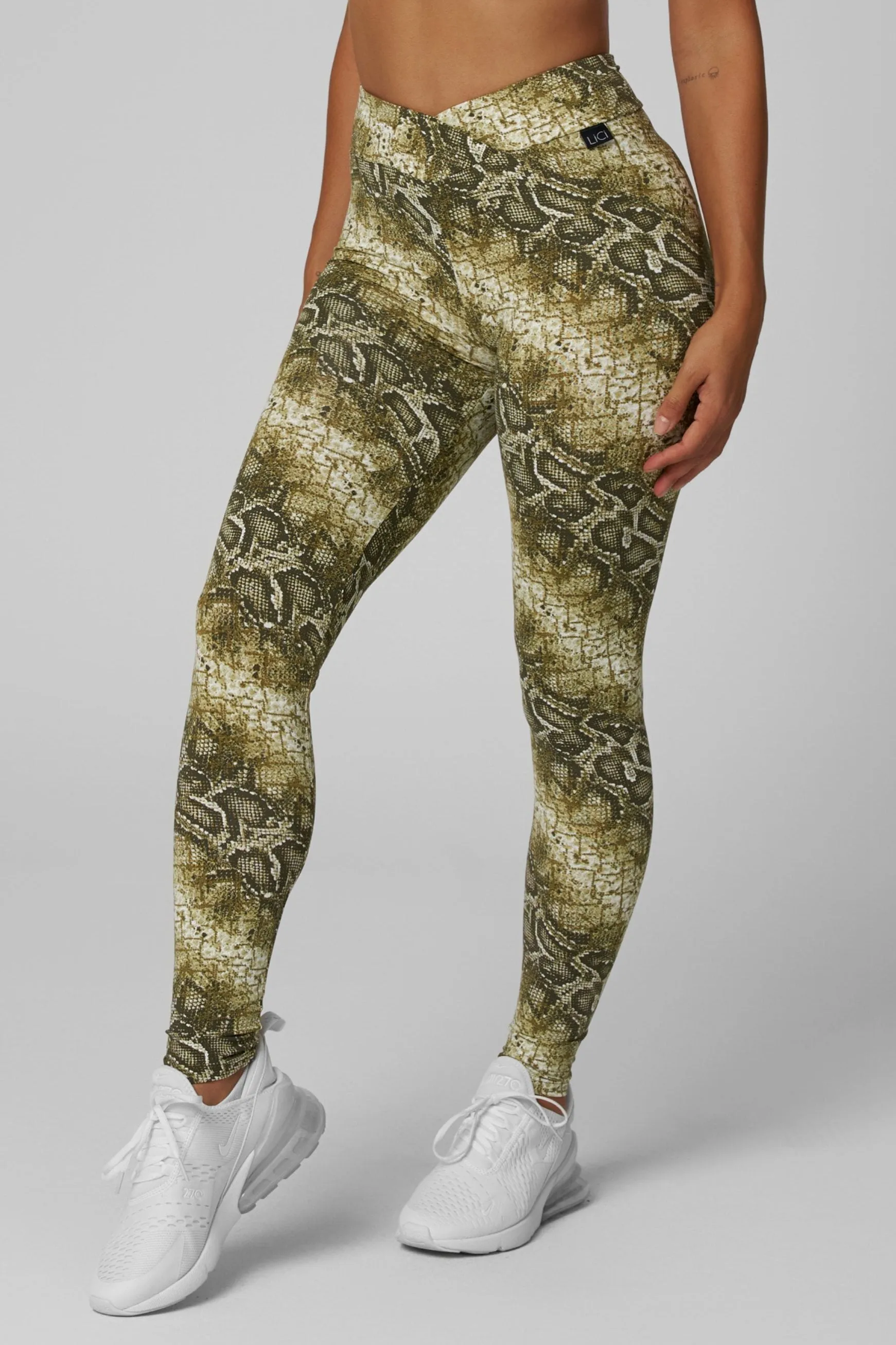 Abundance V-Cut Scrunch Legging Reinforced Edges NoIrritationSeams