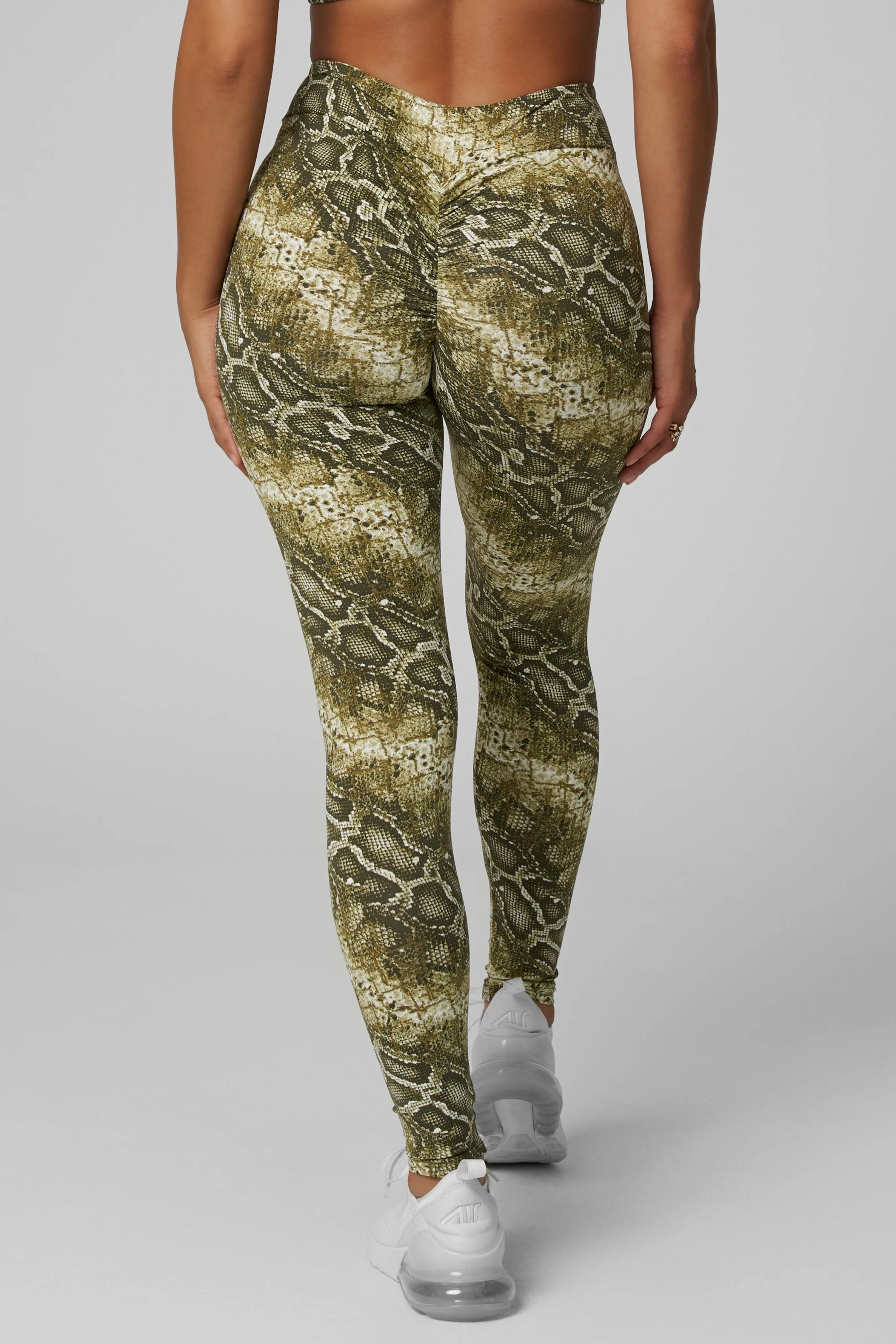 SnagResistant Weave Abundance V-Cut Scrunch Legging