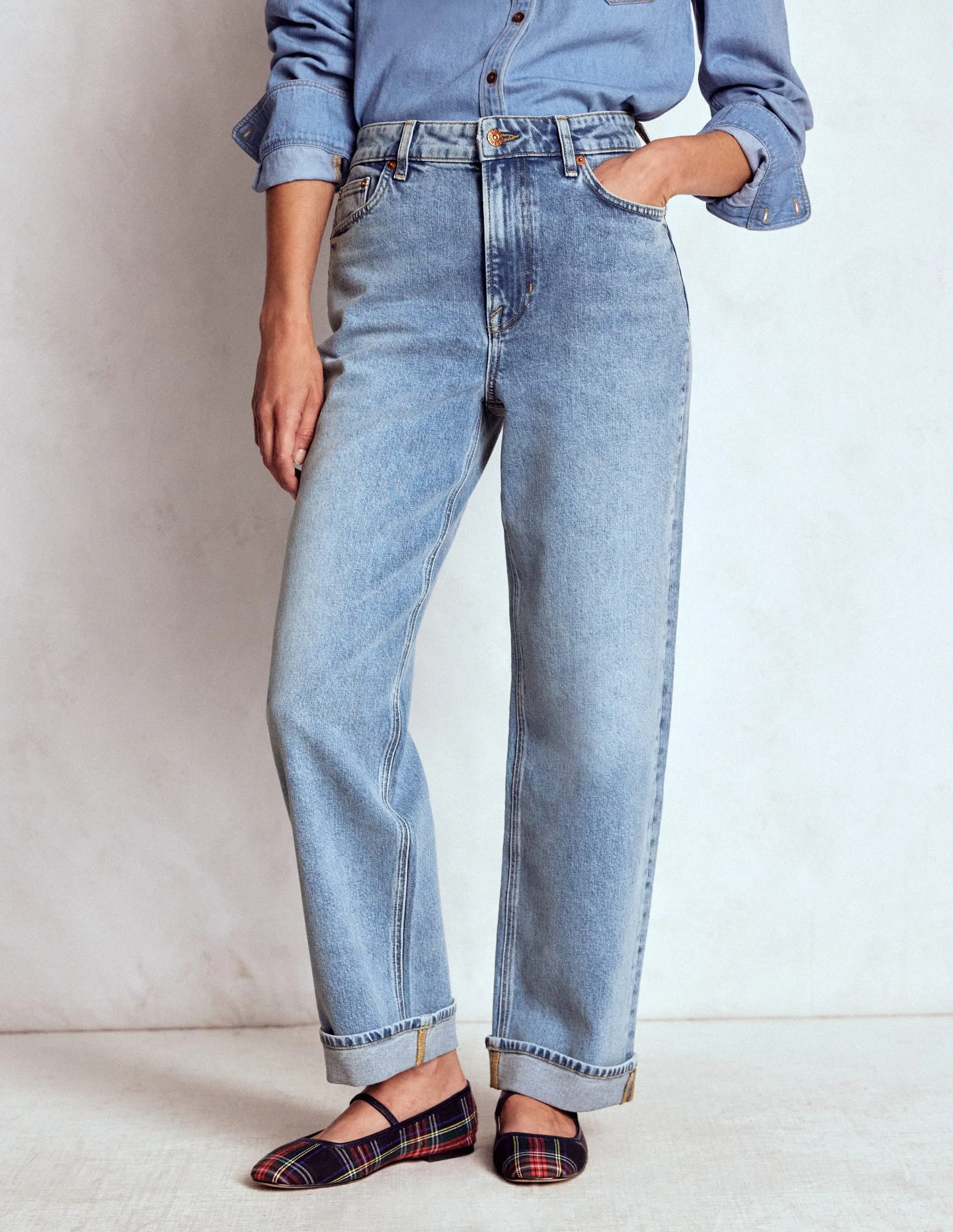 Mid Rise Stretch Jeans-Light Vintage Base Outfit