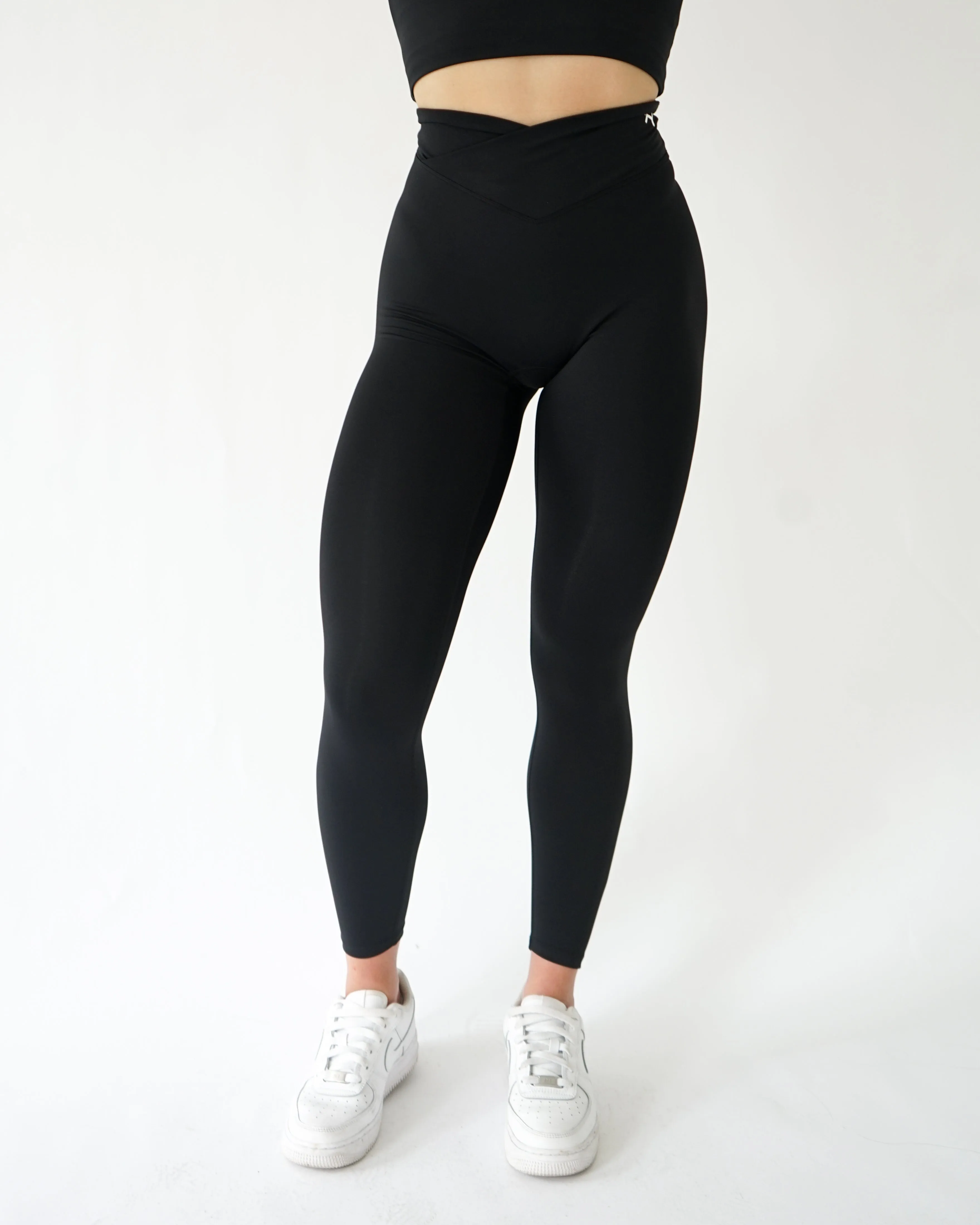 Impact V-Waist Leggings - Black Outdoor Lover Travel Outfit