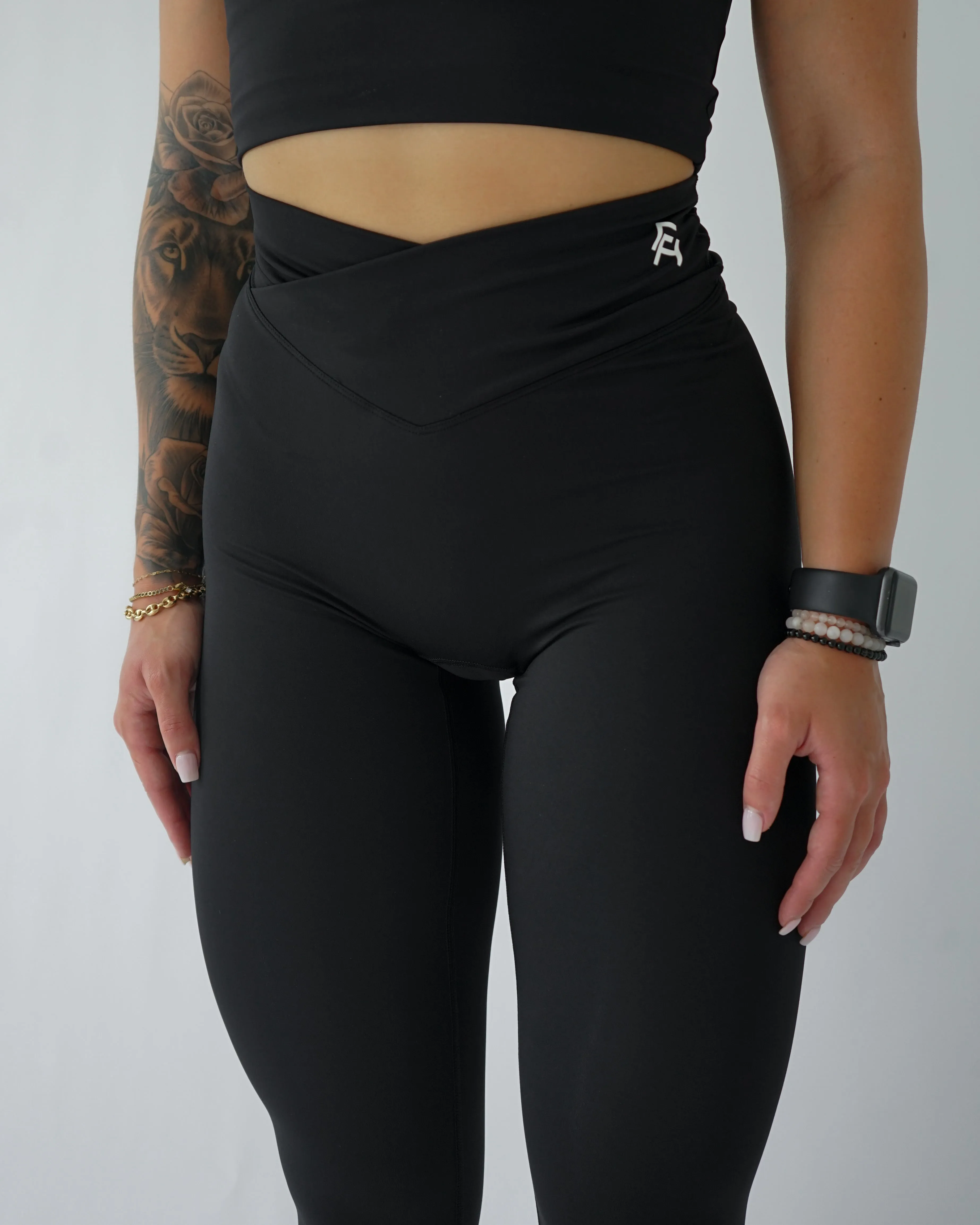 Impact V-Waist Leggings - Black Breathable fabric Dynamic Fit