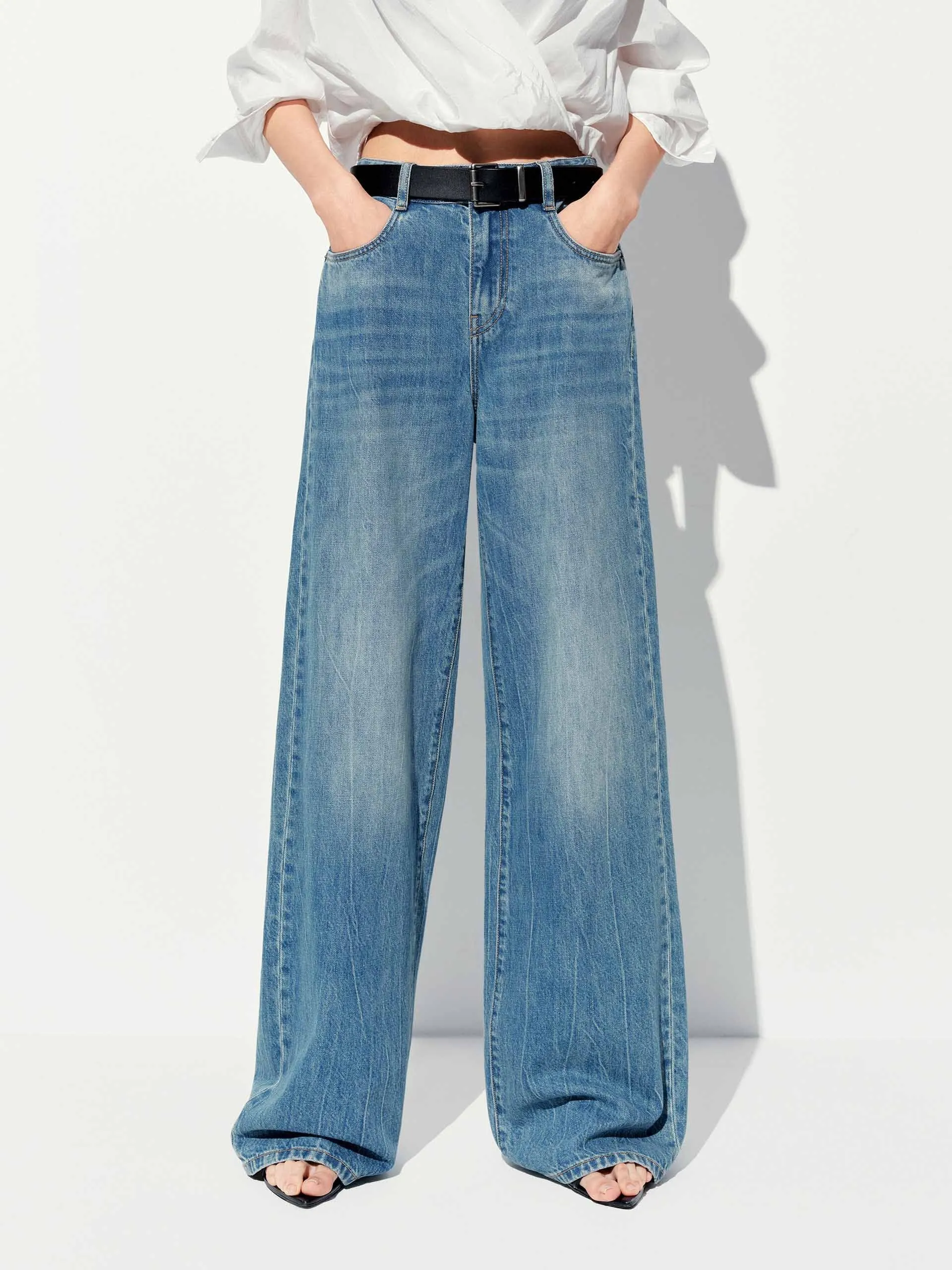 Relaxed Wide Leg Jeans Sustainable Trend Setter Versatile City Outfit