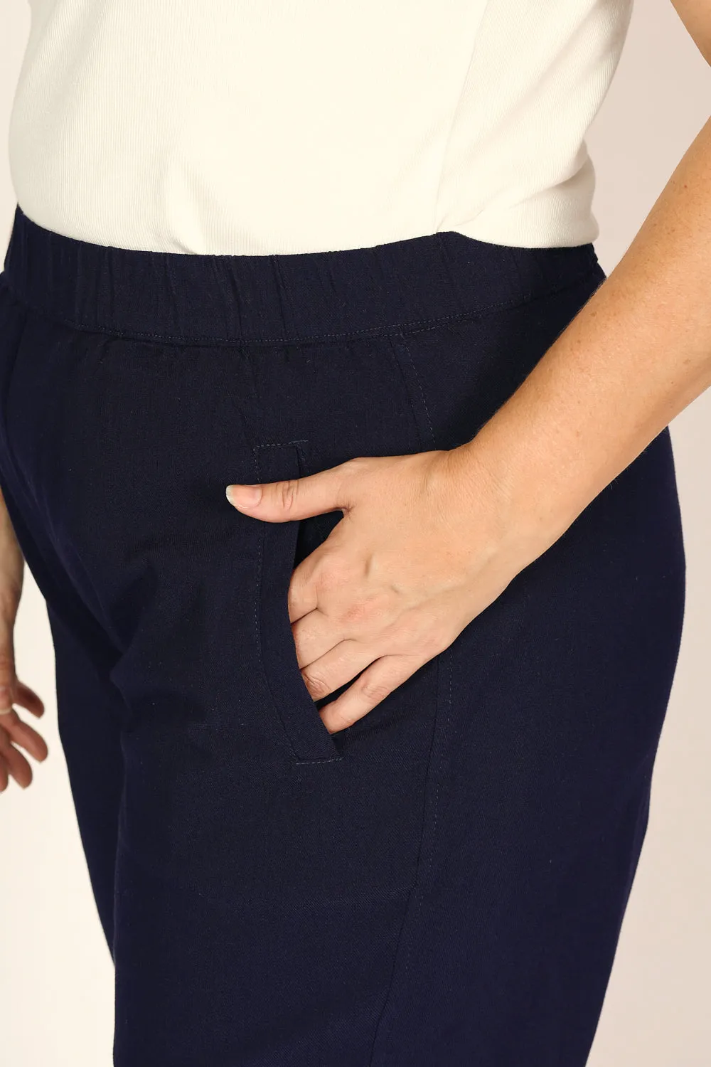 Stretch Capri Short in Navy Anti Odor Technology