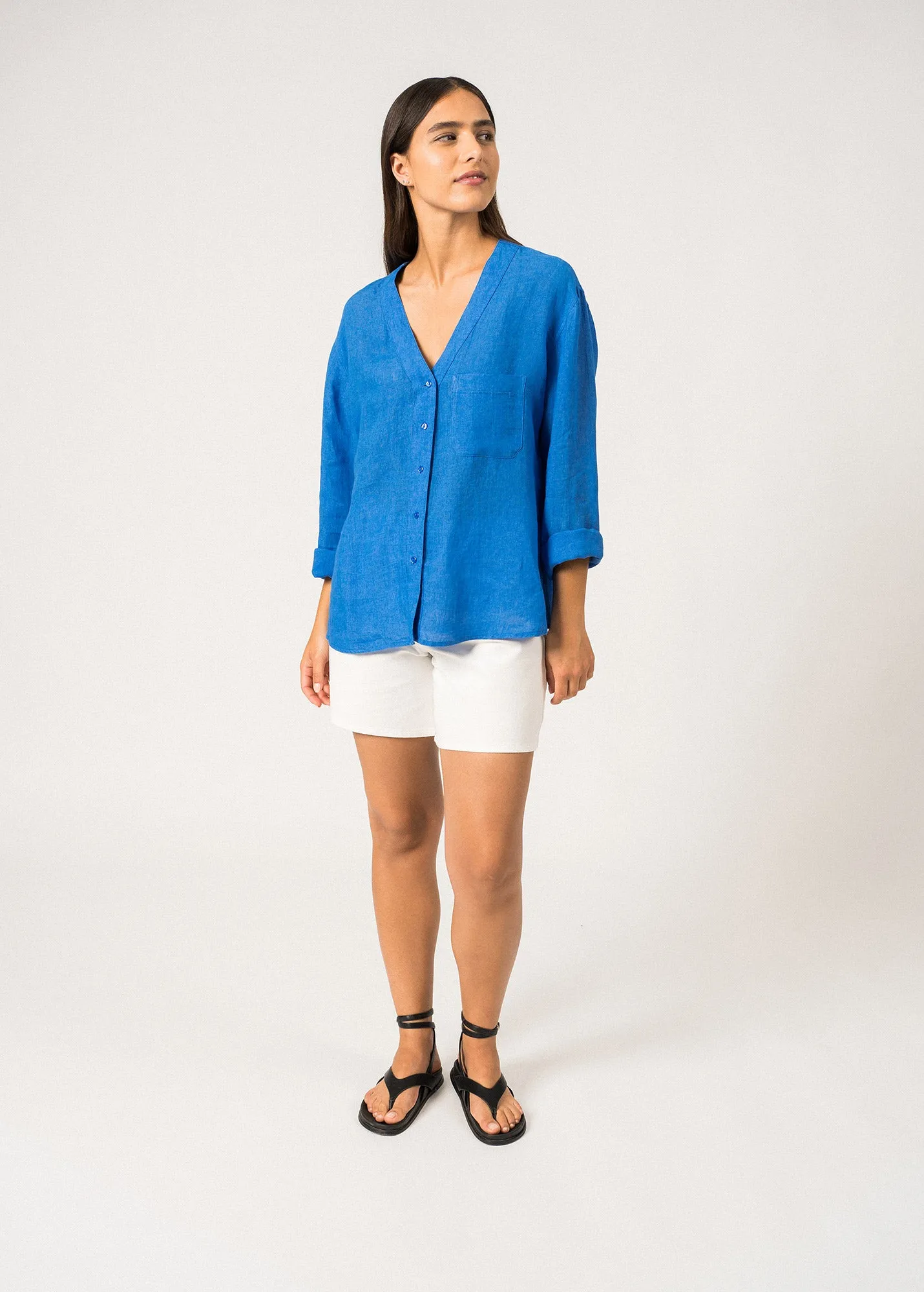 TemperatureRegulating City Casual LAURENCE - Long Sleeved V-Neck Button Down Blouse (MER BLUE)
