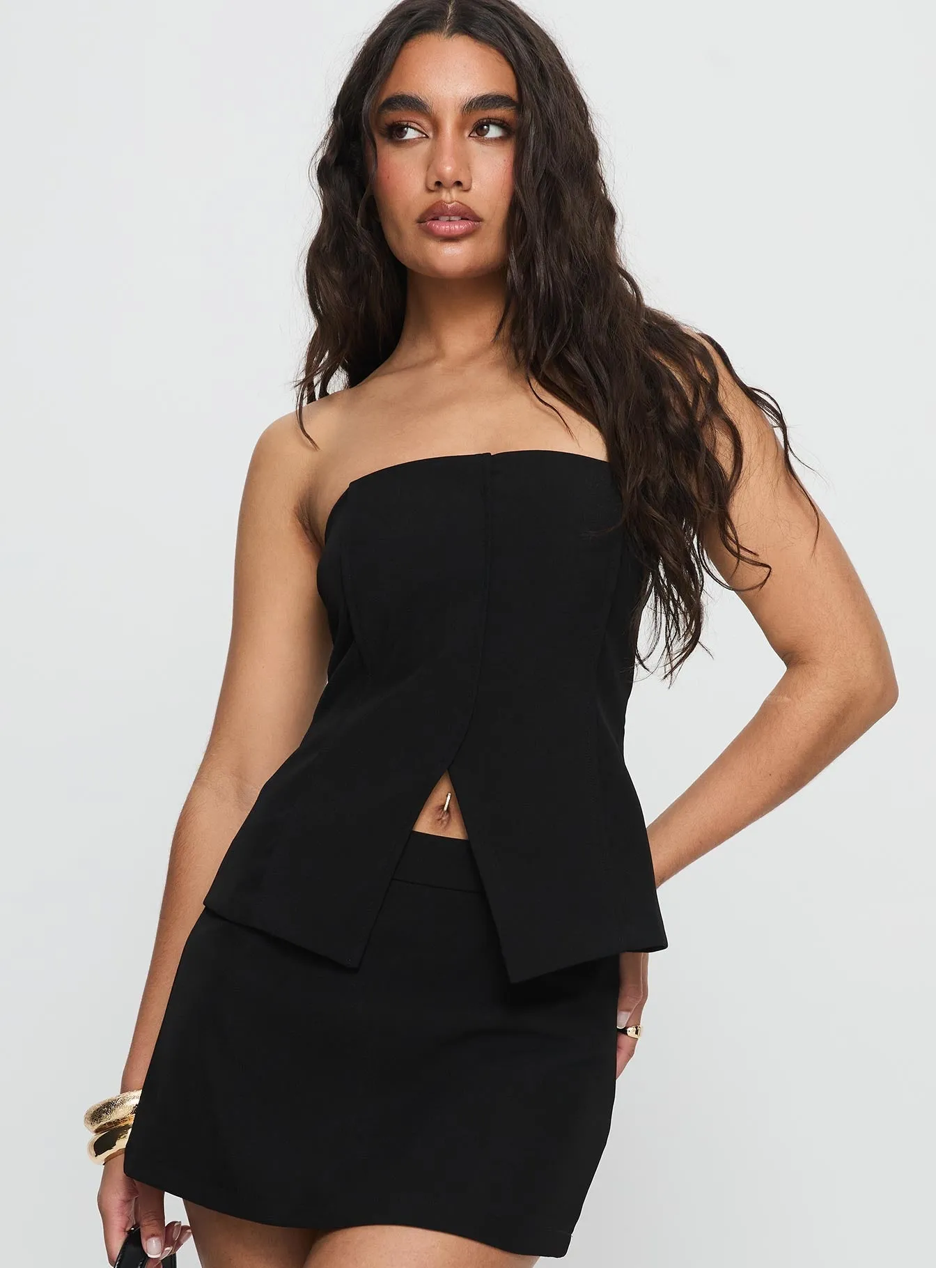 Lavish Living Strapless Top Black Lightweight Thermal Classic Crew Neck