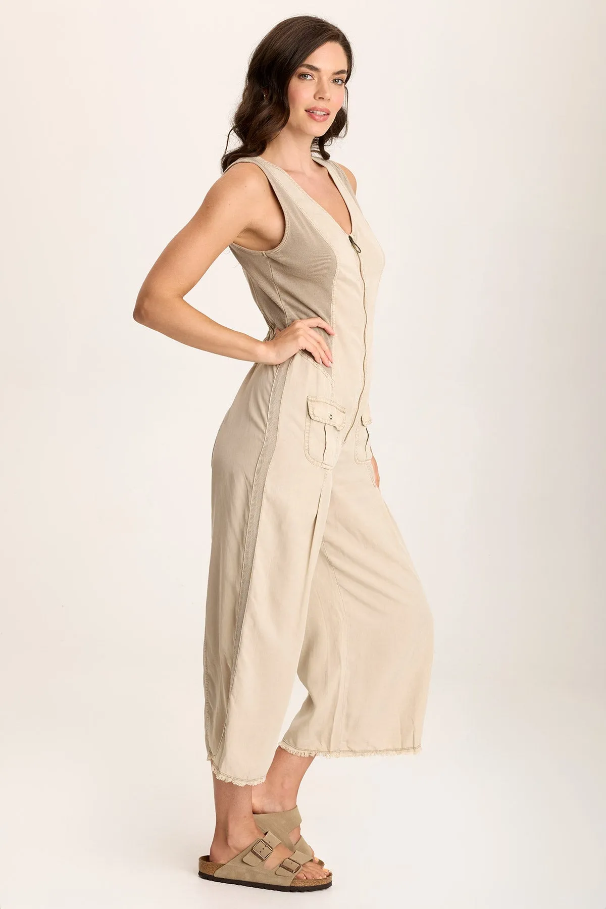 Linette Jumpsuit with V-Neck and Adjustable Straps Neo Mode