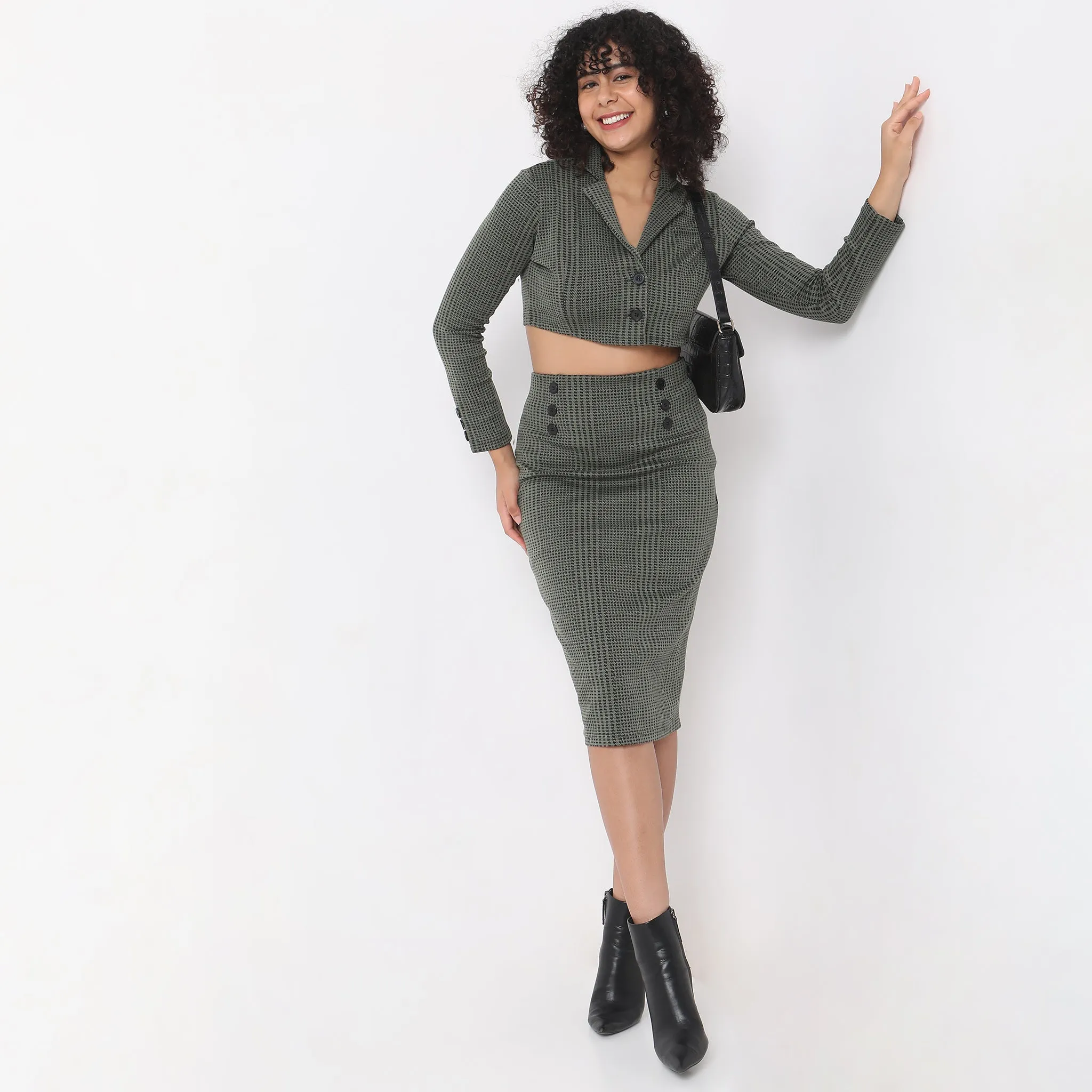 Slim Fit Jacquard Mid Rise Skirt Chic Fit