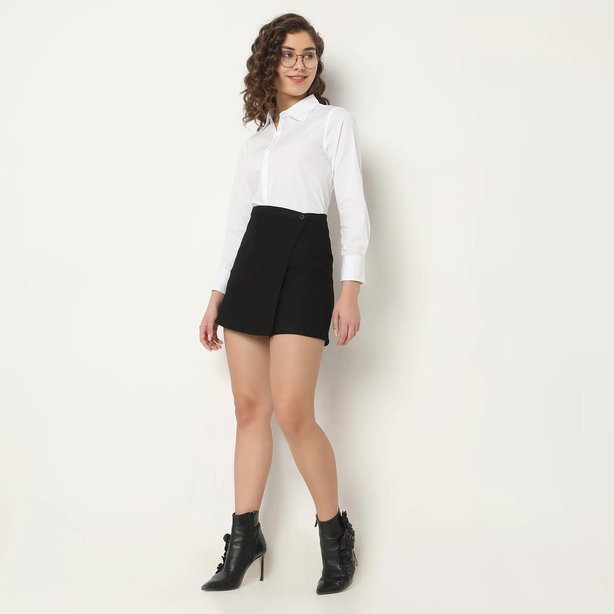 TagFreeDesign StainRepellentSurface Fitted Striped Mid Rise Shorts