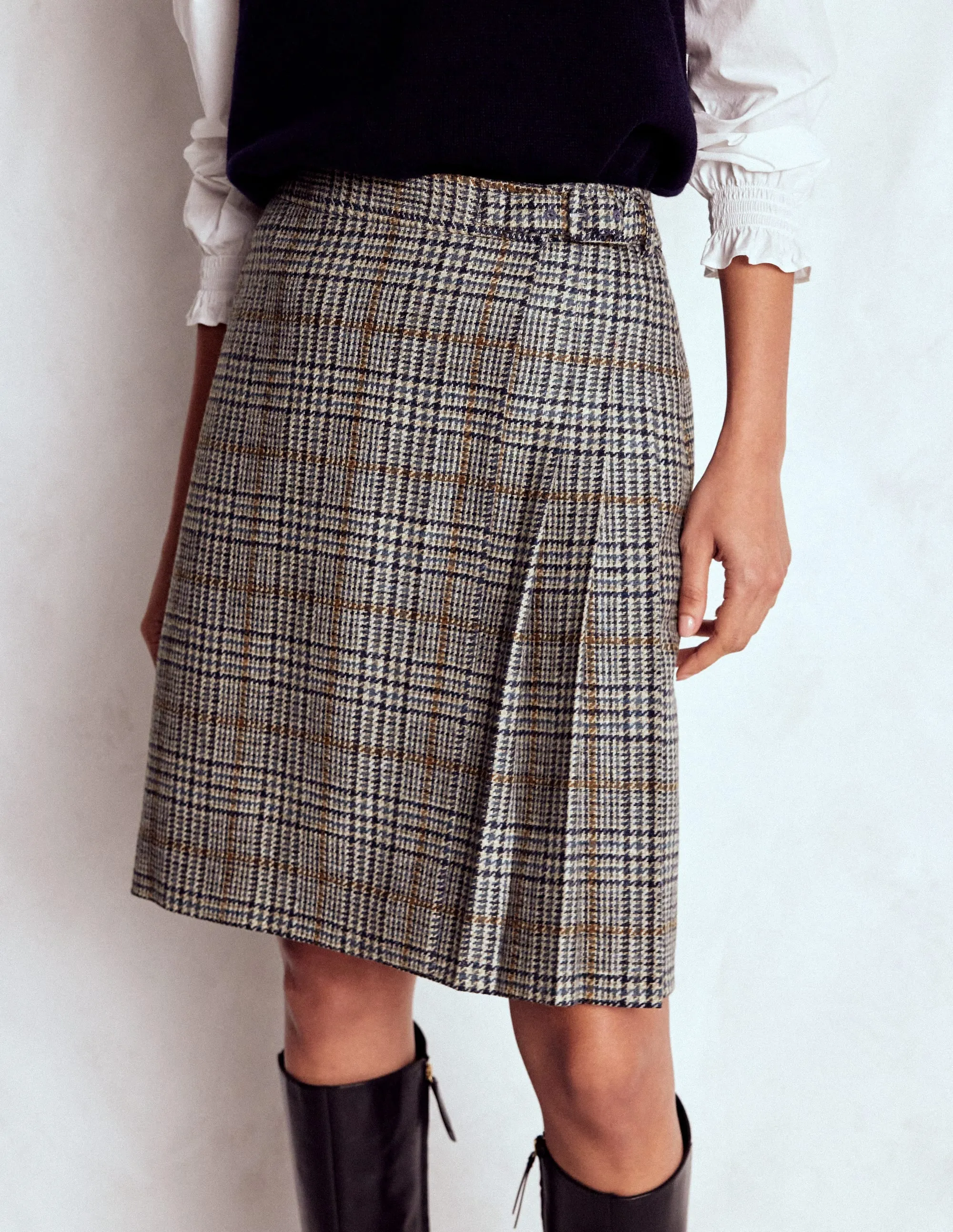 Helen Wool Kilt Skirt-Blue, Grey Prince of Wales A Line Silhouette Waist Defining