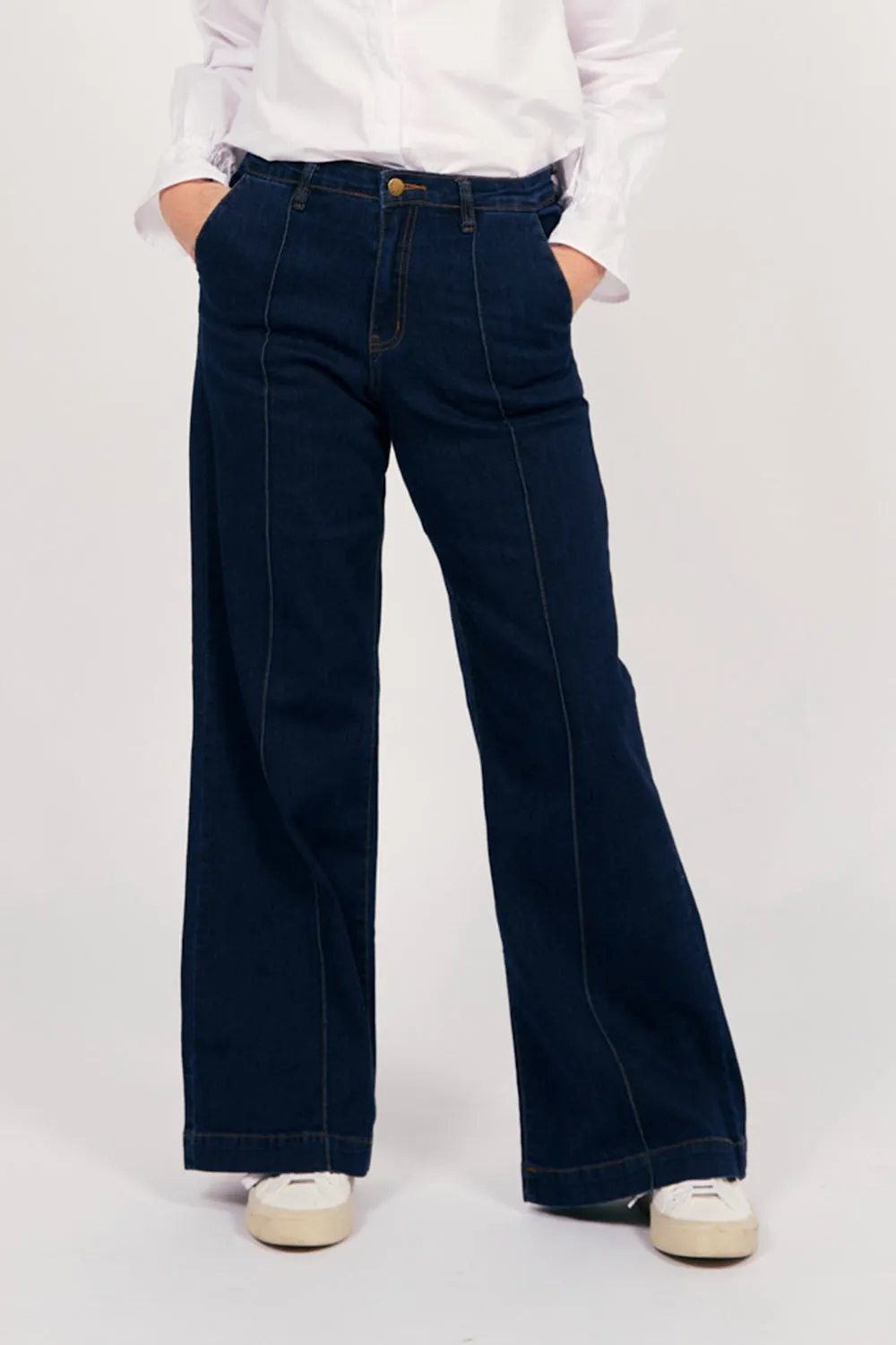 Casual Friday Parent Style Travel Outfit Modern Youth Style Party Look Adrift Denim Wide Leg Jeans in Dark Wash