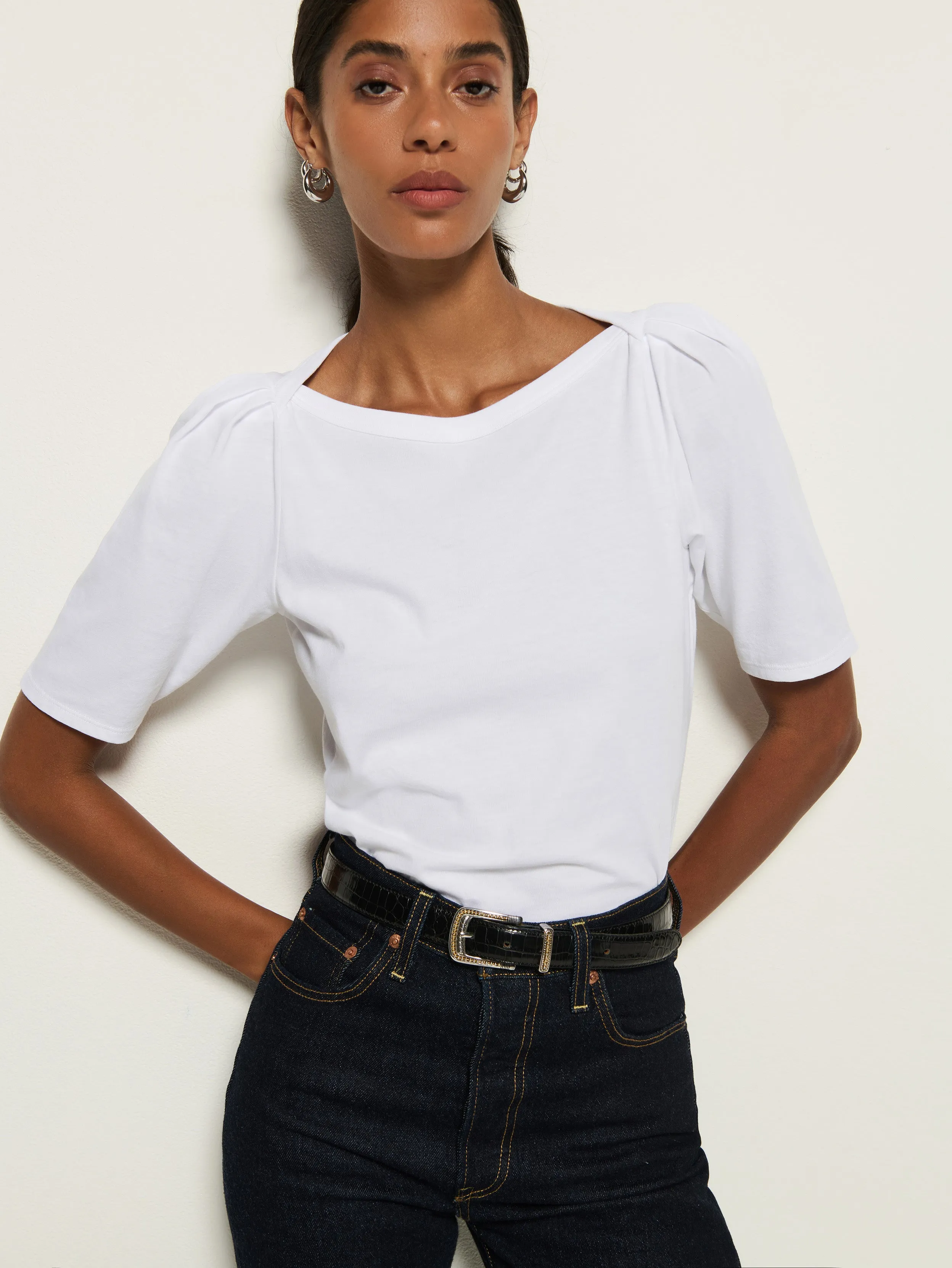 Deana Tee AI Style Street Icon