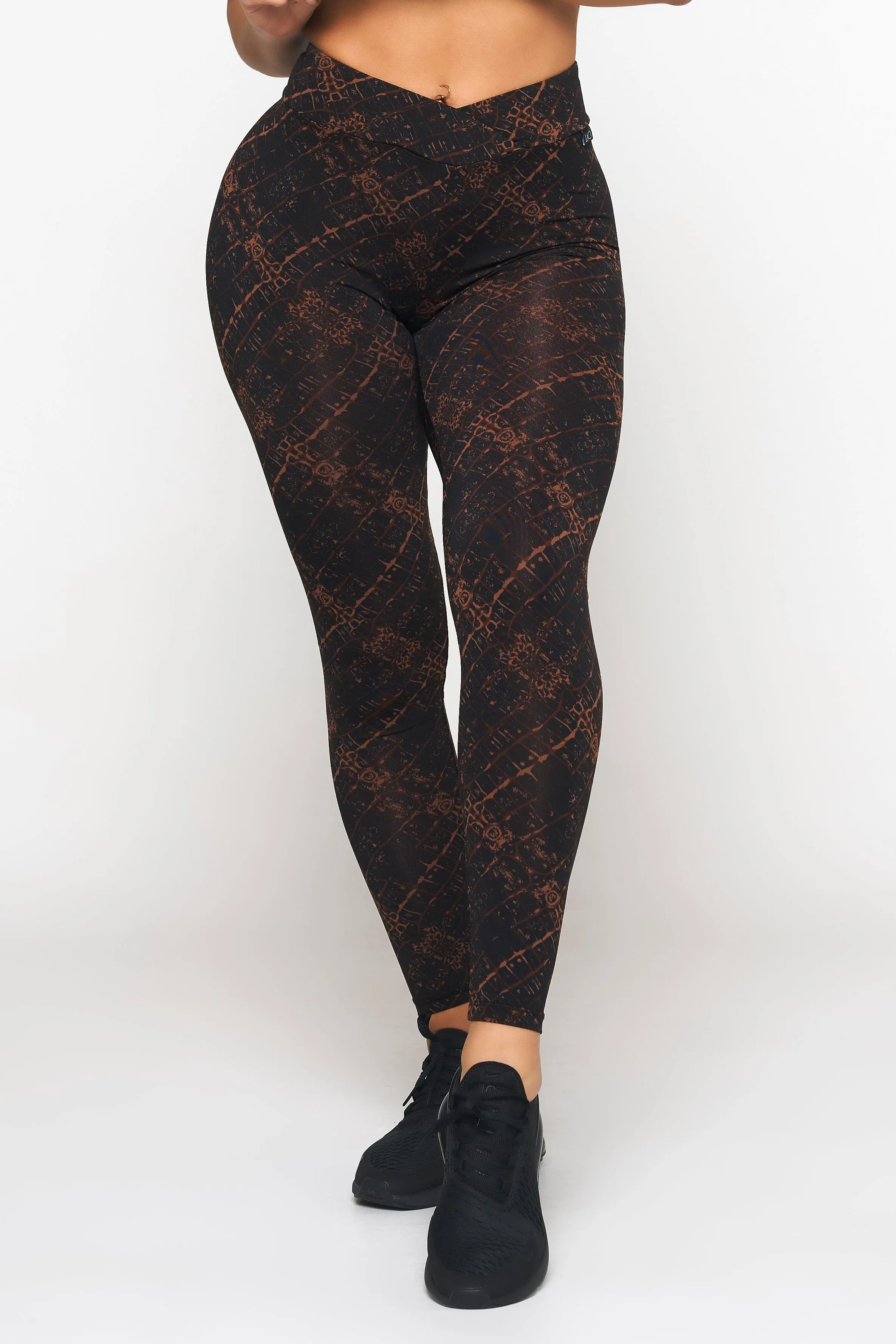 CompressionEnhanced Fit Instinct V-Cut Scrunch Legging