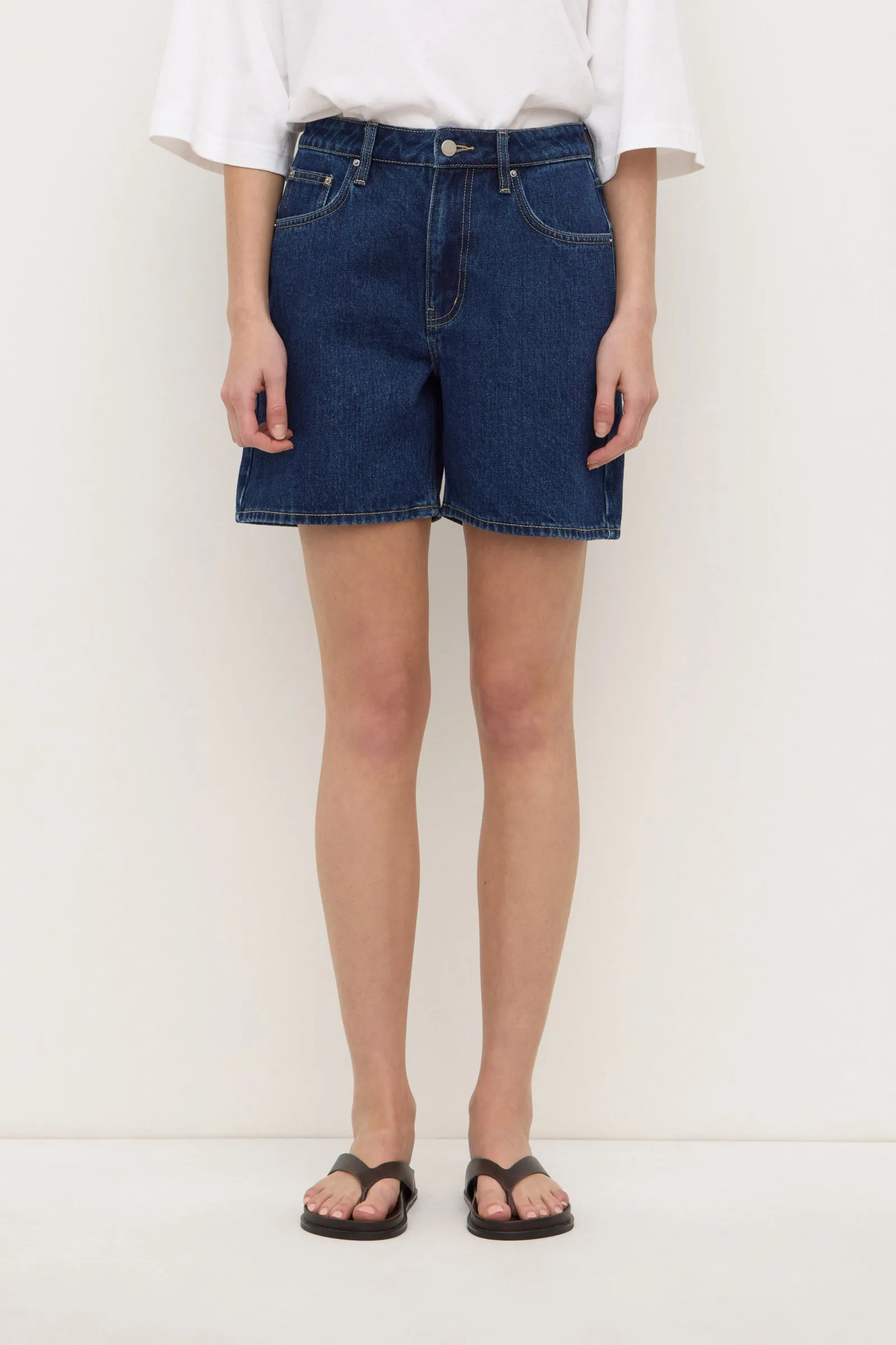 Mid Rise Vintage Denim Short Flexible Stitching Athletic Look