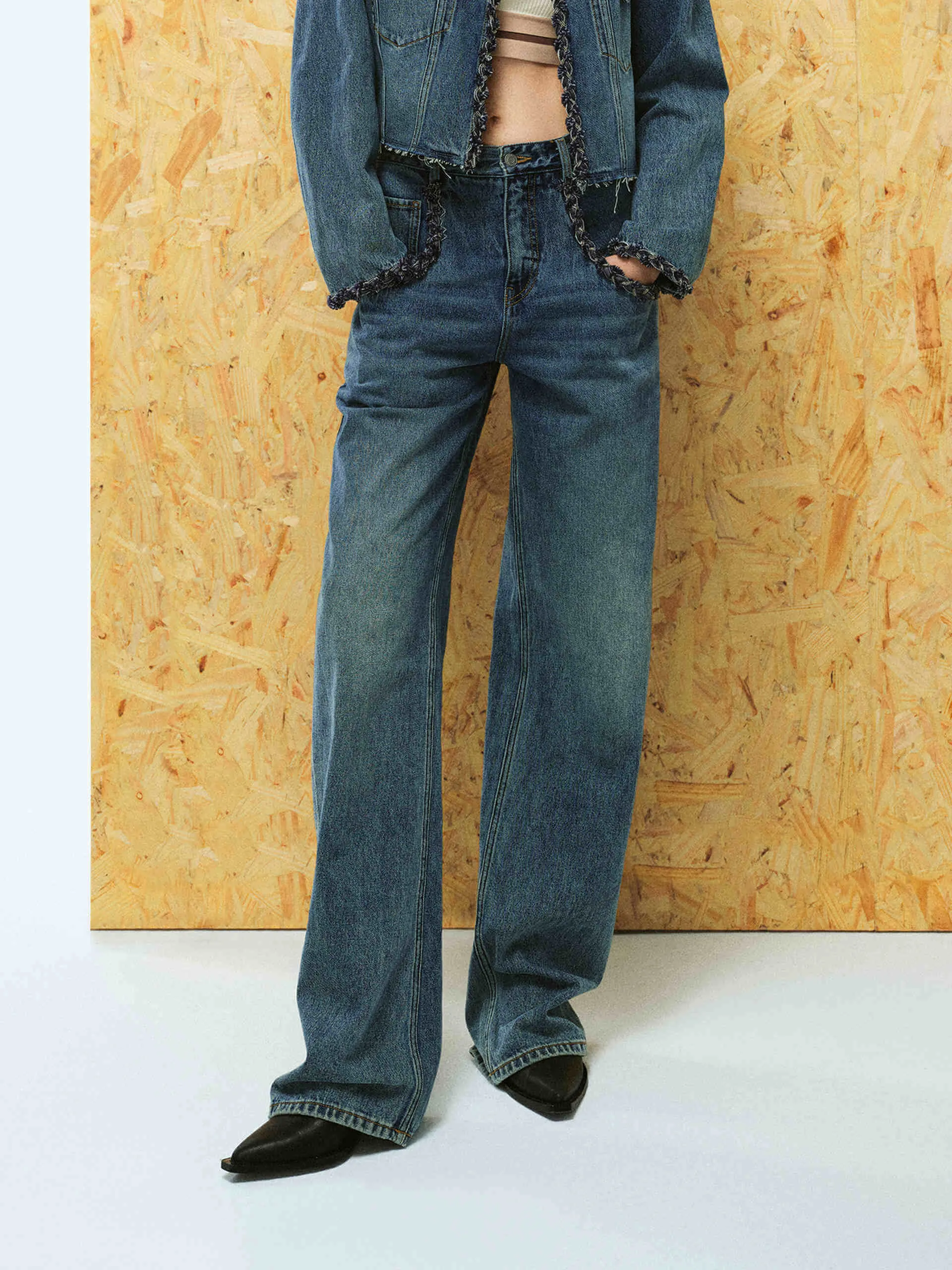 Neutral design Trim Detail Straight Jeans