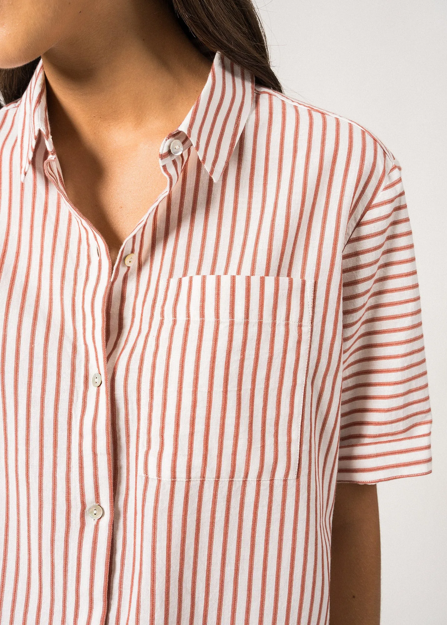 CARLA - Button-Down Blouse with Chest Pocket | Cotton and Linen (WHITE / TERRACOTTA) british retro Stage Soul