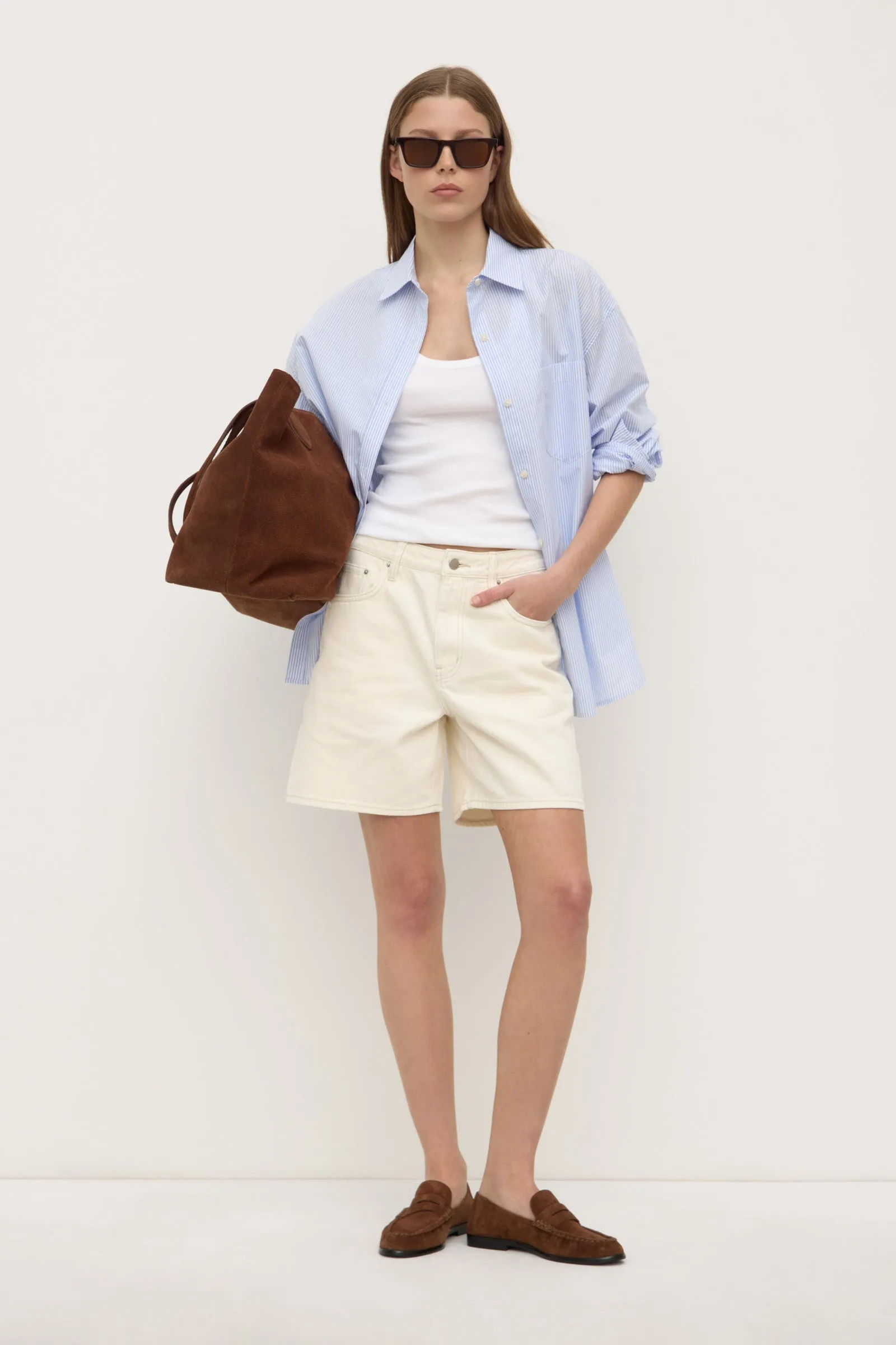 Ergonomic Curved Seams Mid Rise Vintage Denim Short