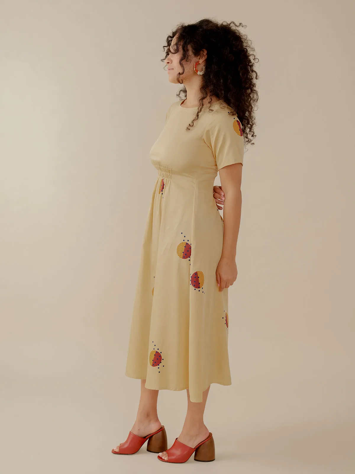 Artsy Traveler Midi Dress - Honeycomb Feather Glow