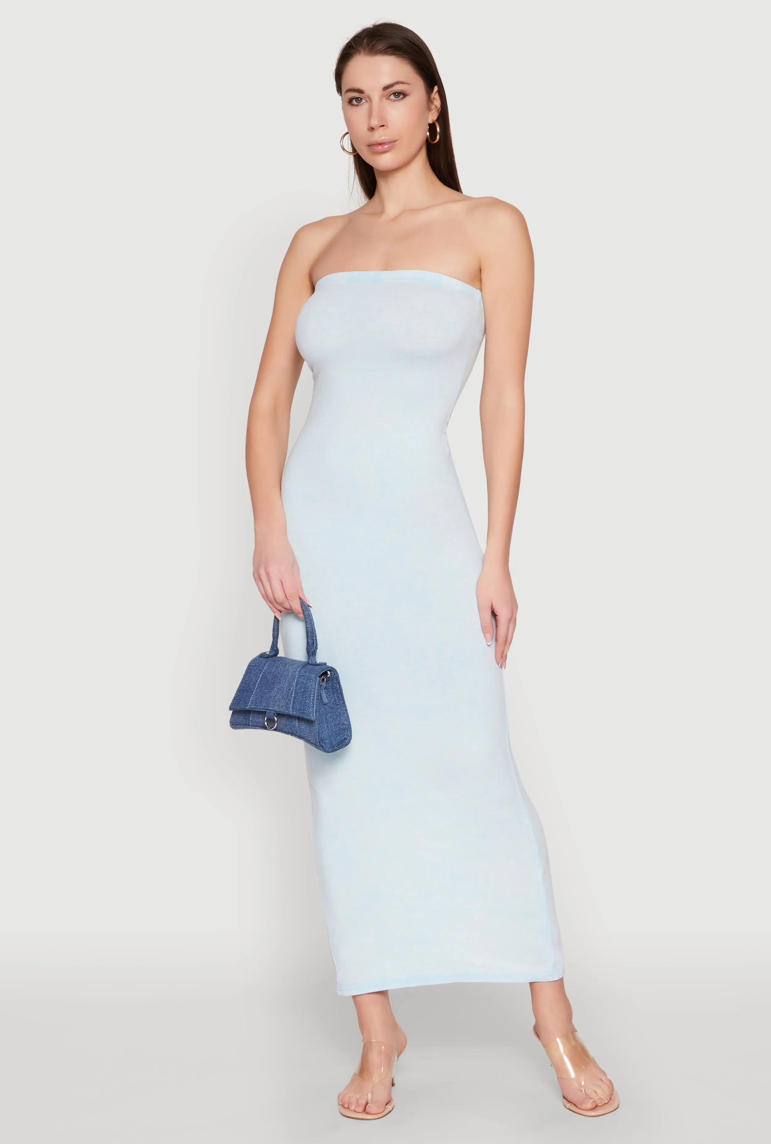 This dress is the ideal choice for those who want comfort and elegance in one garment Trim Glow Daisy Mineral Wash Maxi Tube Dress
