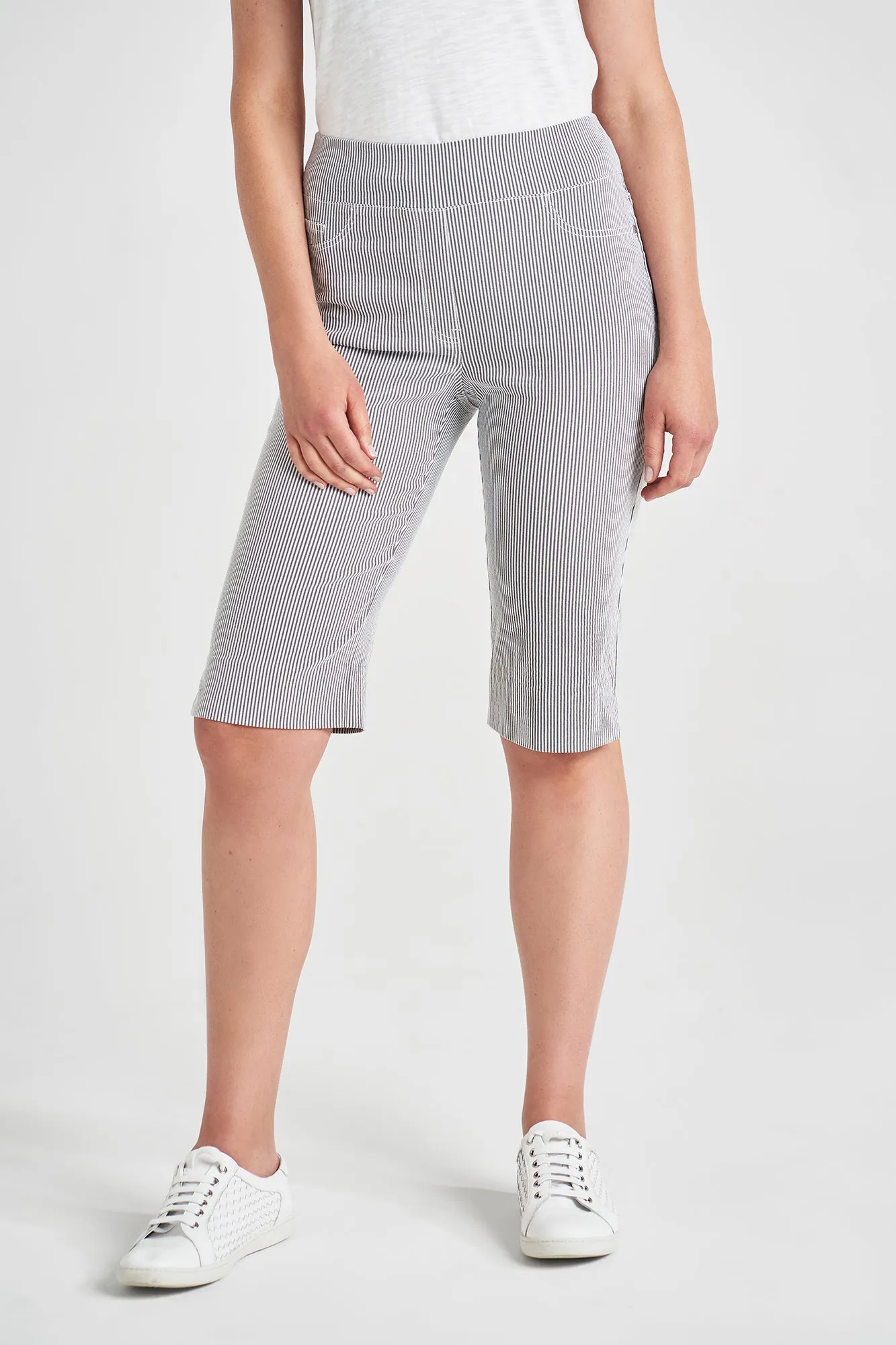 Casual Outfit Double Layered Hem Bengajean? Short Seersucker - Black Stripe
