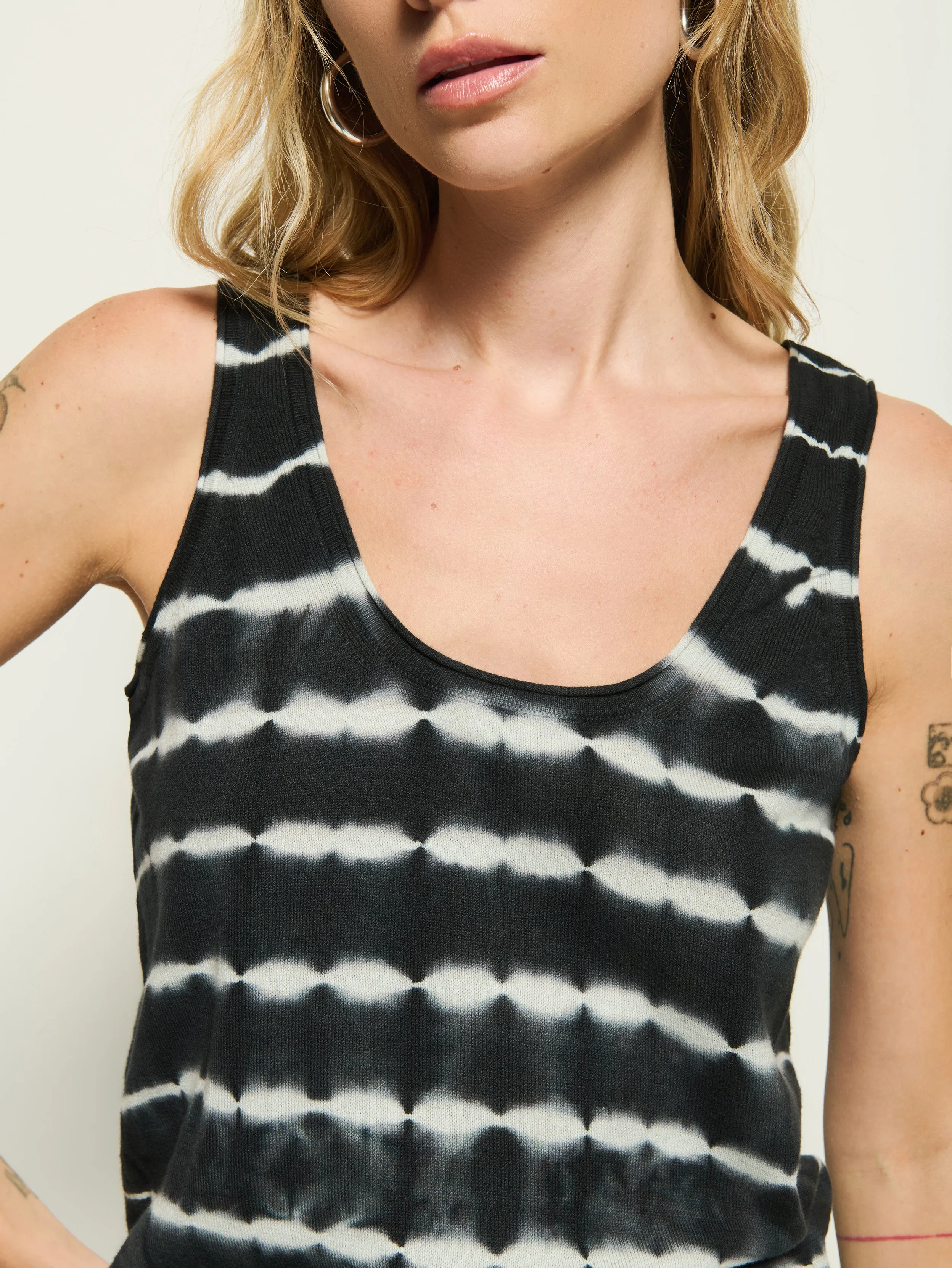 VersatileStyle Smooth Edge Binding Sheri Sweater Tank