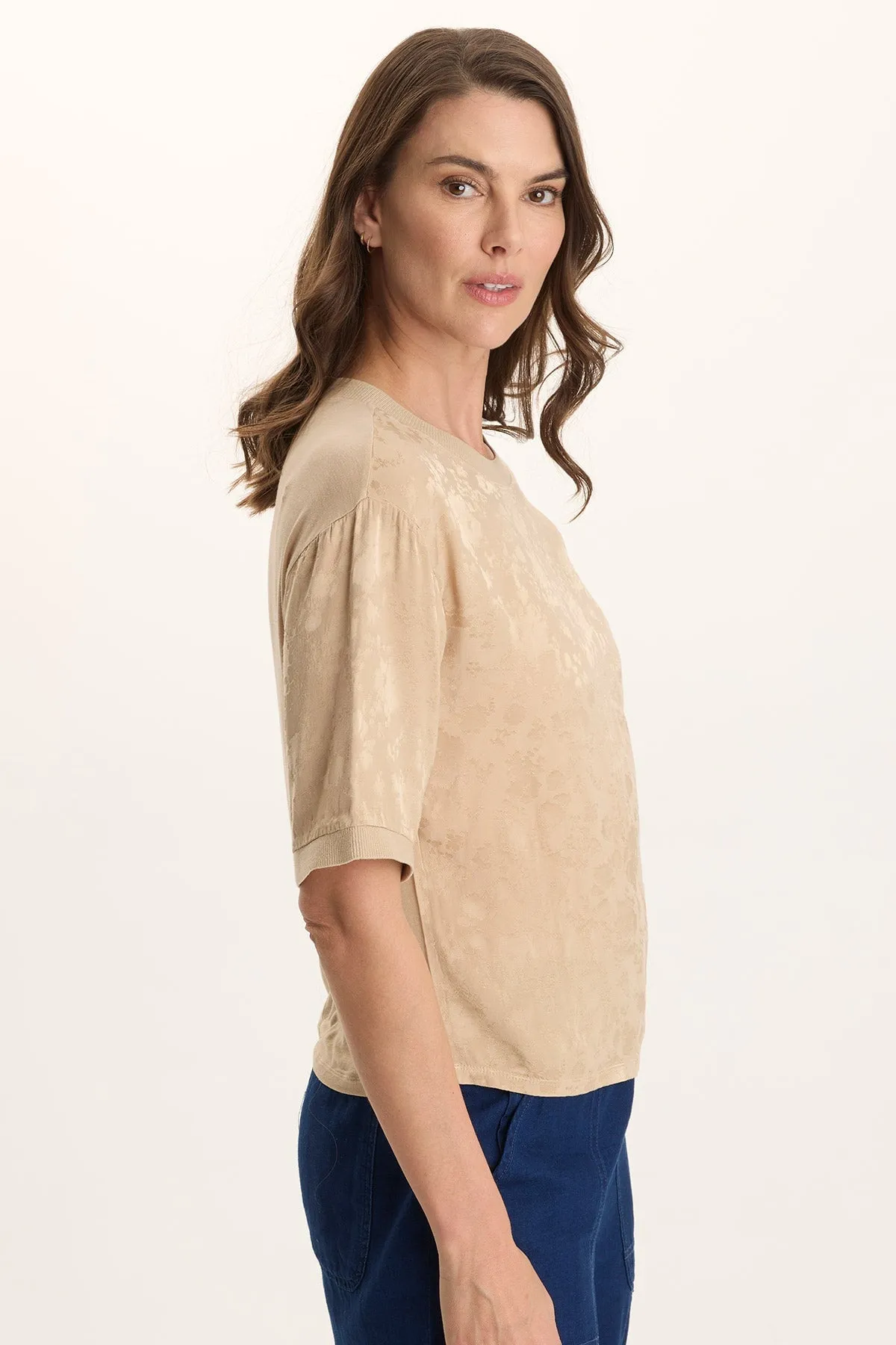 Chelan Textured Satin Casual Fit Top Game Core