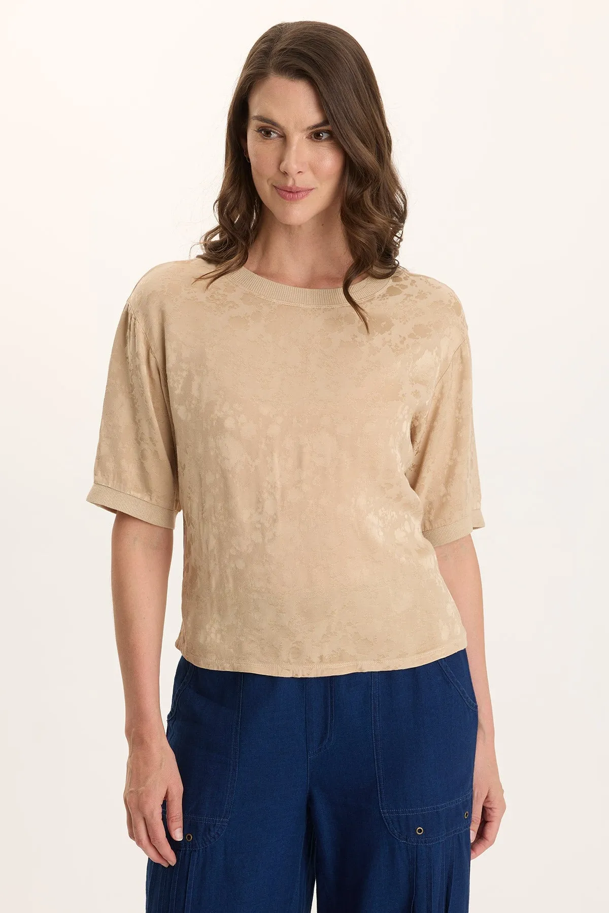 Chelan Textured Satin Casual Fit Top QuickRelease Fasteners