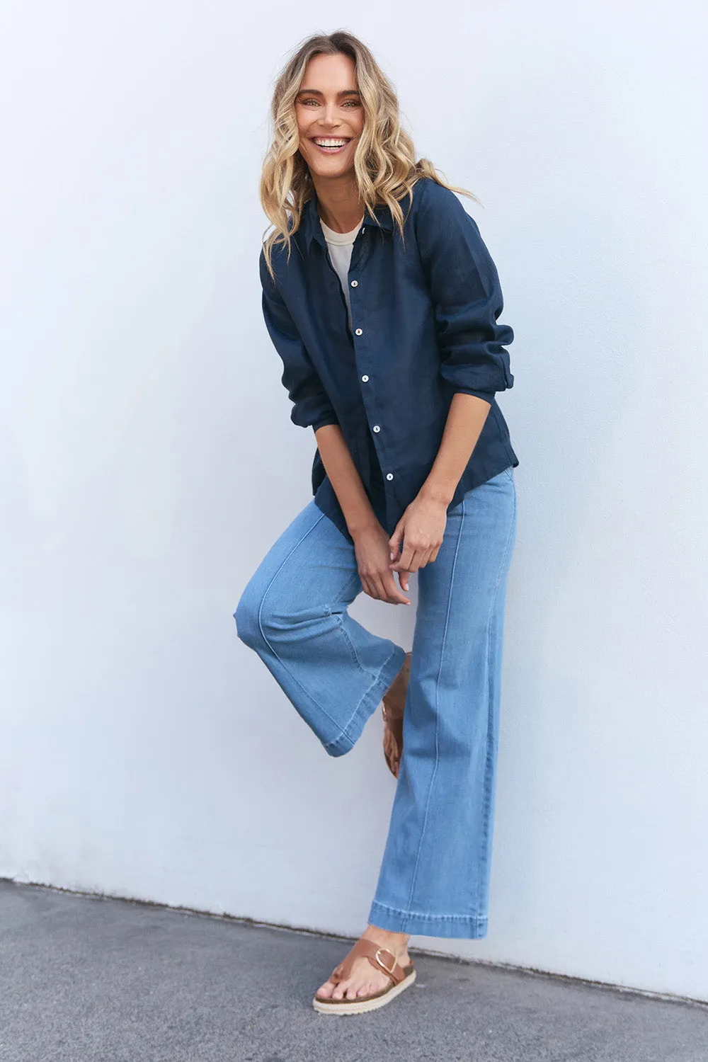 Adrift Denim Wide Leg Jeans in Light Wash Day Wear Casual Friday Parent Style Travel Outfit