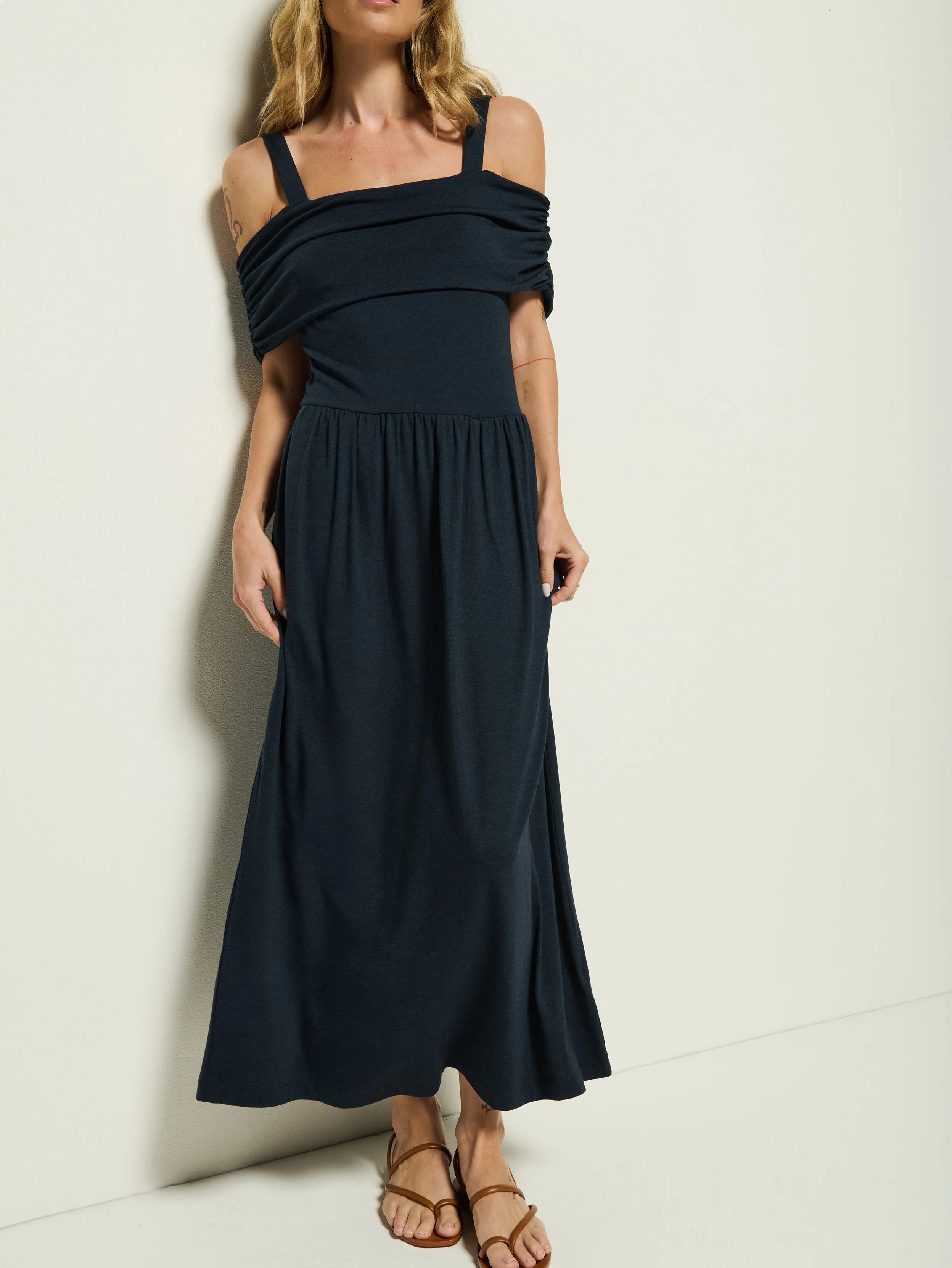 Light Flow Ergonomic Cut Tamaira Maxi Dress